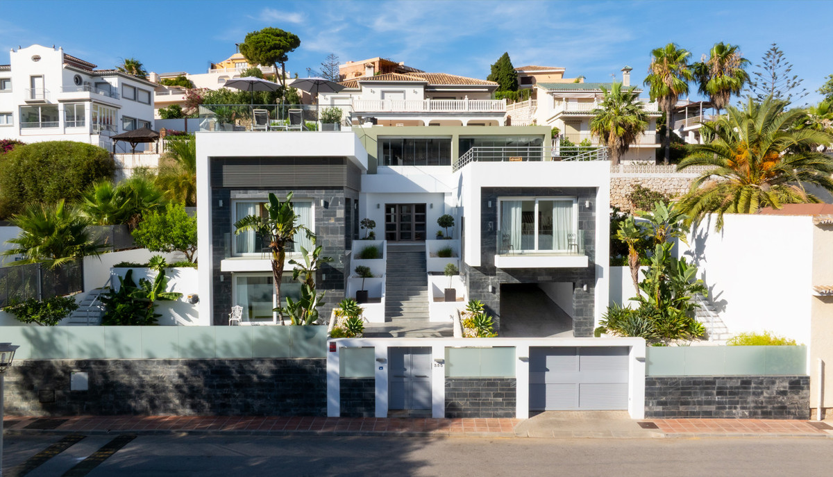 5 Bed Townhouse for sale in Torrenueva Costa Del Sol, Málaga, Spain