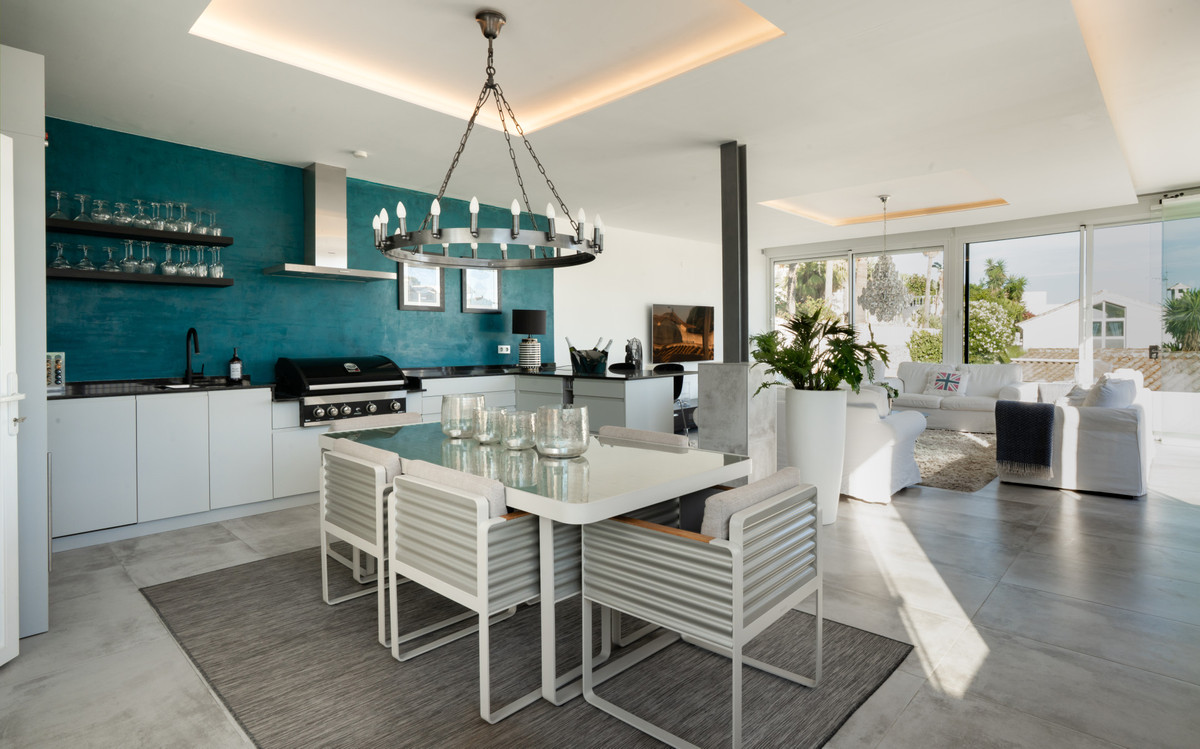 5 Bed Townhouse for sale in Torrenueva Costa Del Sol, Málaga, Spain
