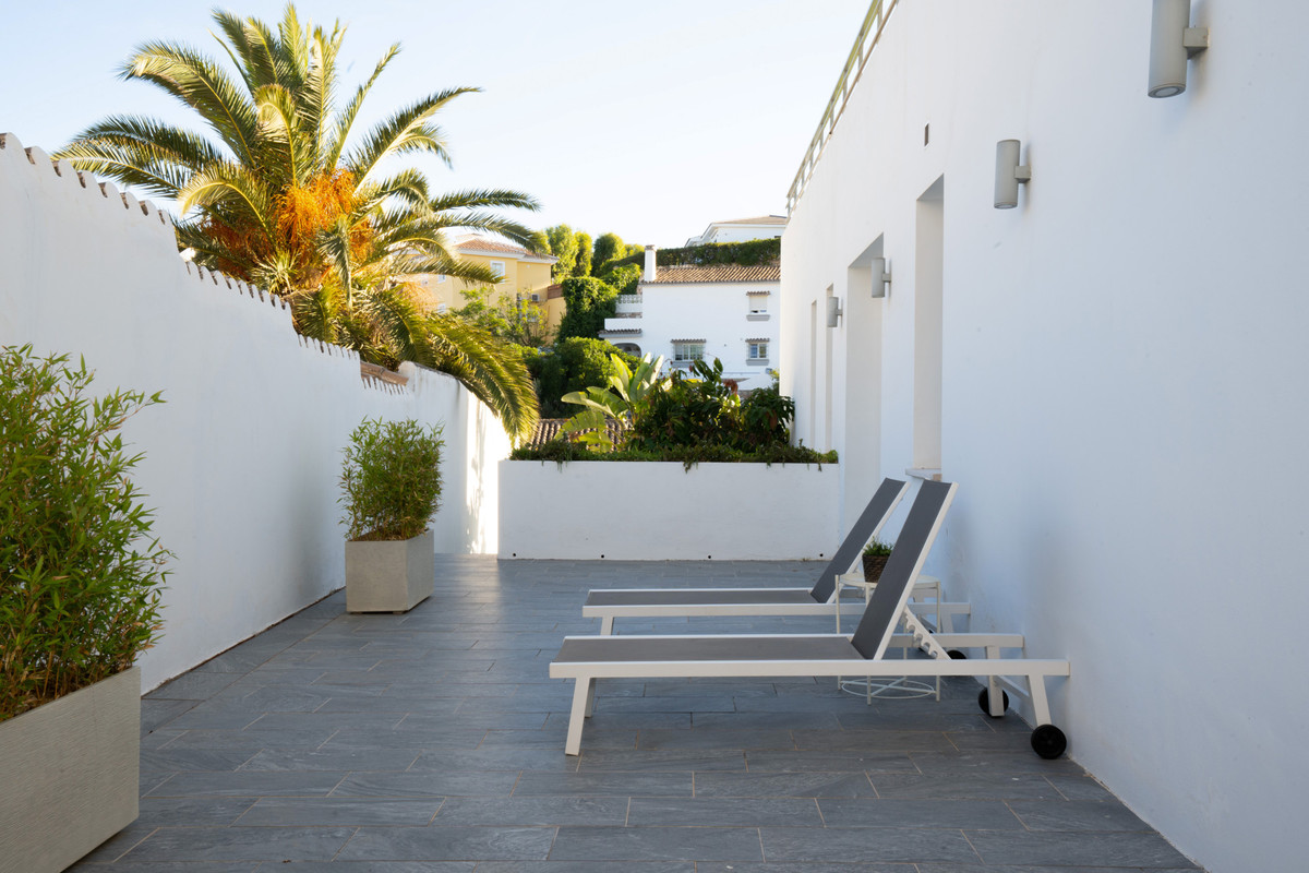 5 Bed Townhouse for sale in Torrenueva Costa Del Sol, Málaga, Spain