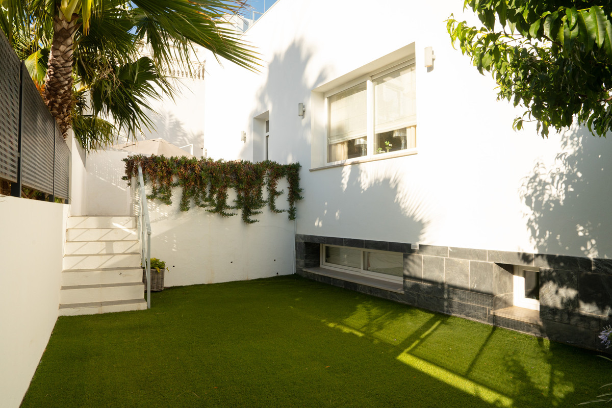5 Bed Townhouse for sale in Torrenueva Costa Del Sol, Málaga, Spain