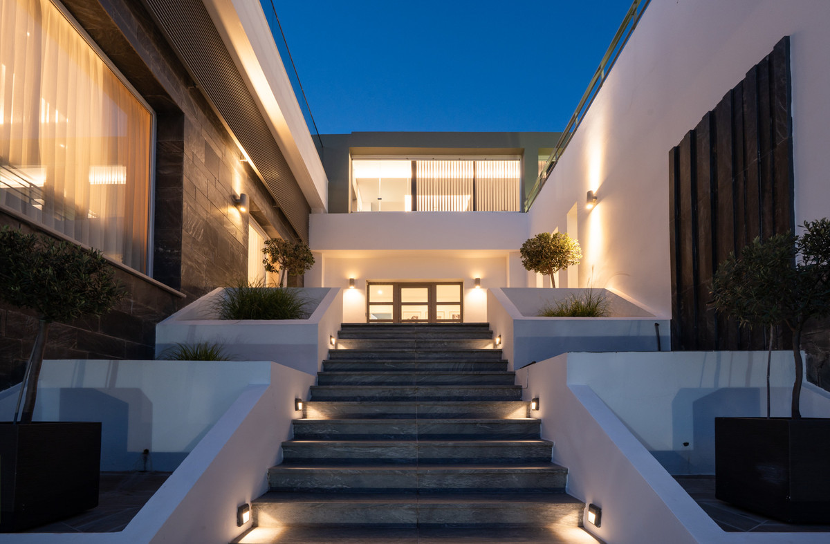 5 Bed Townhouse for sale in Torrenueva Costa Del Sol, Málaga, Spain