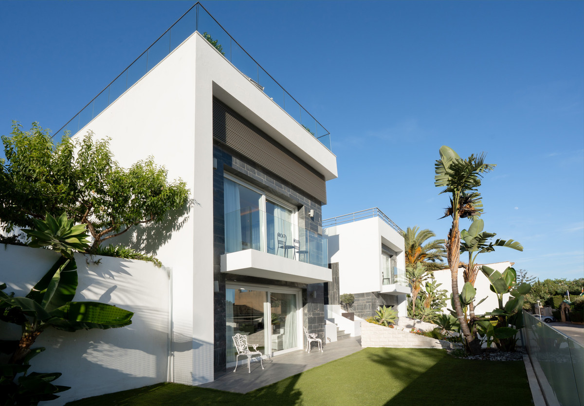 5 Bed Townhouse for sale in Torrenueva Costa Del Sol, Málaga, Spain