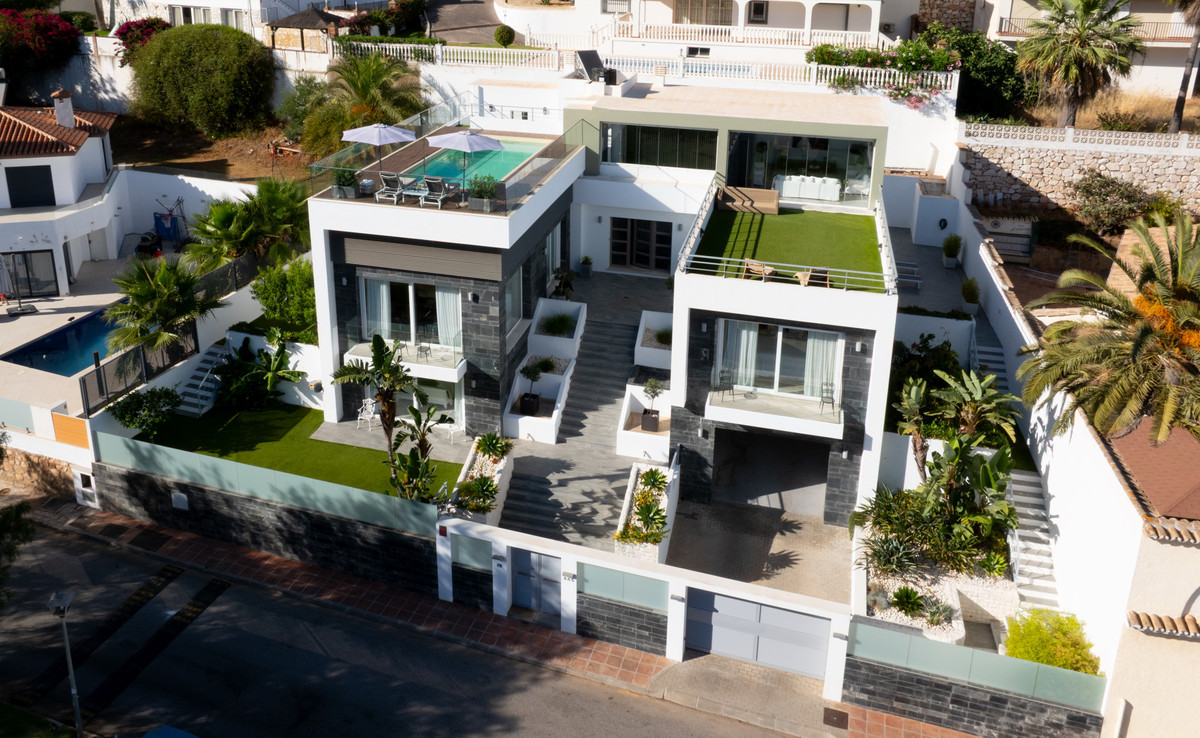 5 Bed Townhouse for sale in Torrenueva Costa Del Sol, Málaga, Spain