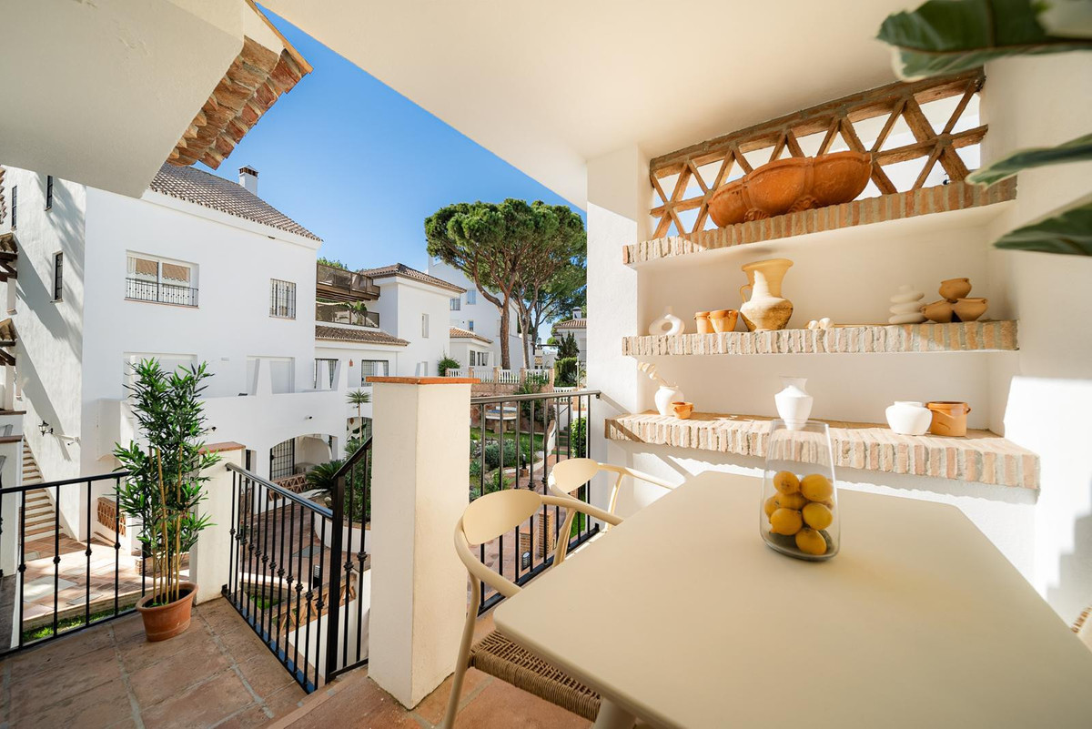 2 Bed Apartment for sale in Nueva Andalucía Costa Del Sol, Málaga, Spain