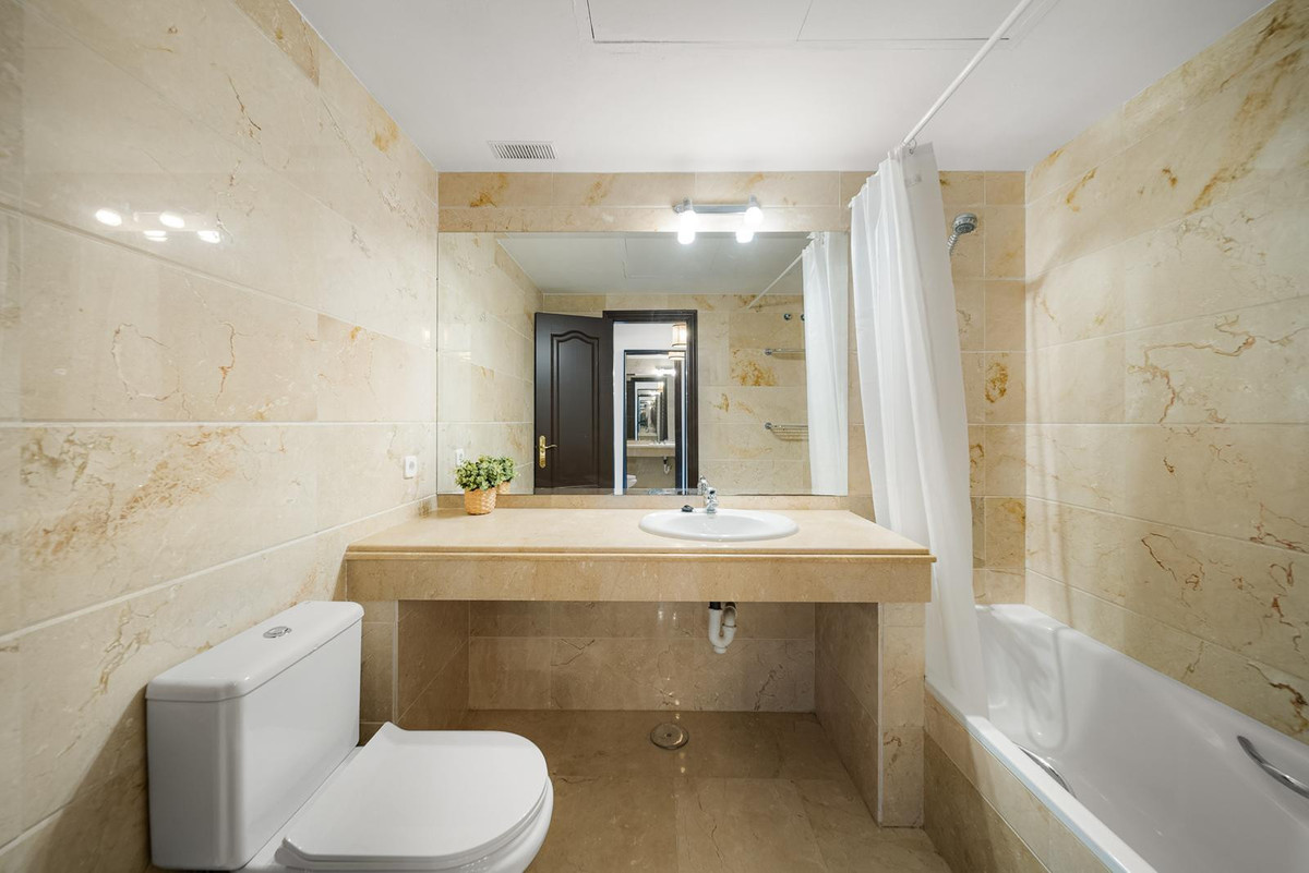 2 Bed Apartment for sale in Nueva Andalucía Costa Del Sol, Málaga, Spain
