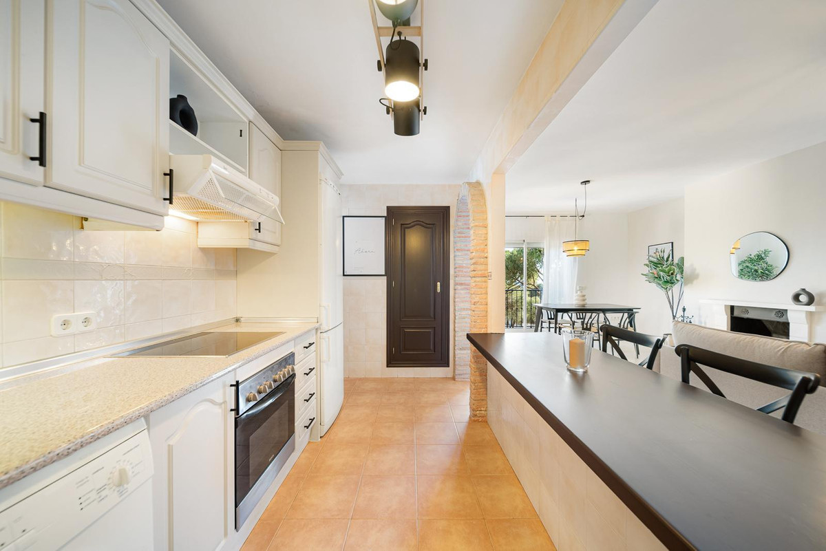 2 Bed Apartment for sale in Nueva Andalucía Costa Del Sol, Málaga, Spain