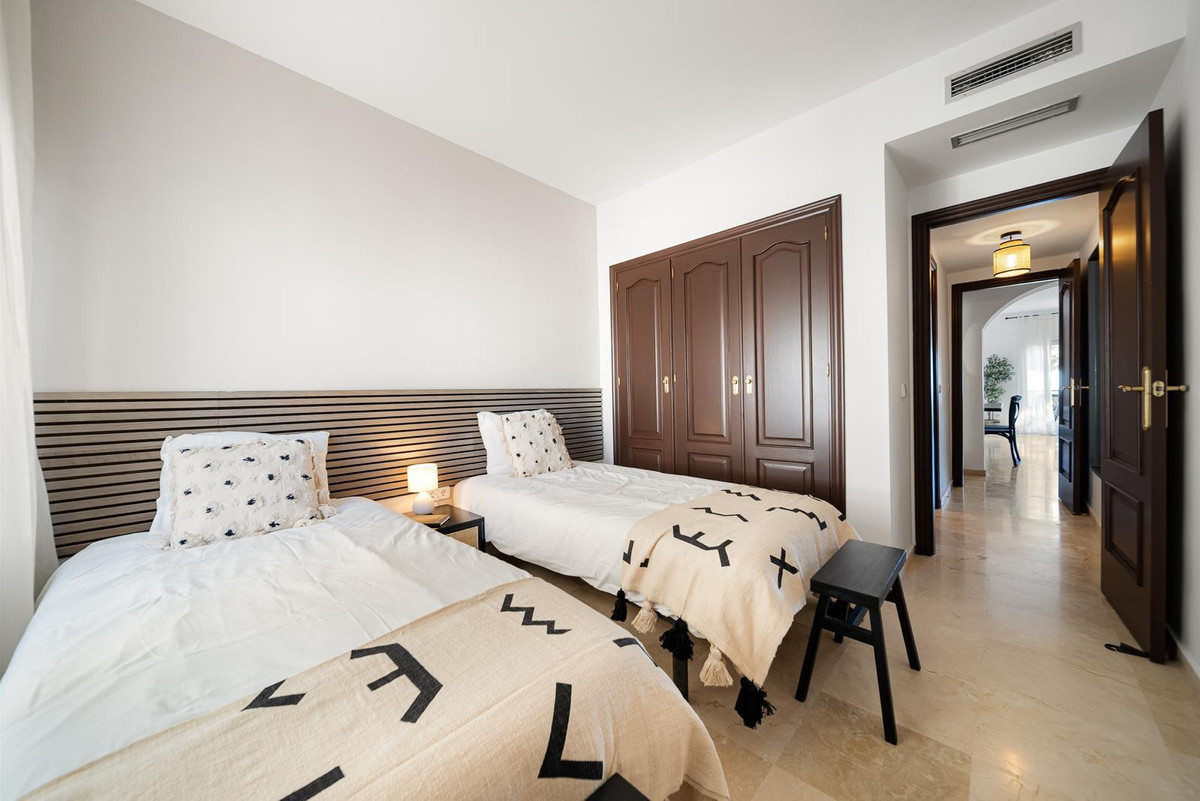 2 Bed Apartment for sale in Nueva Andalucía Costa Del Sol, Málaga, Spain