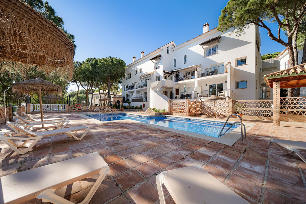 2 Bed Apartment for sale in Nueva Andalucía Costa Del Sol, Málaga, Spain