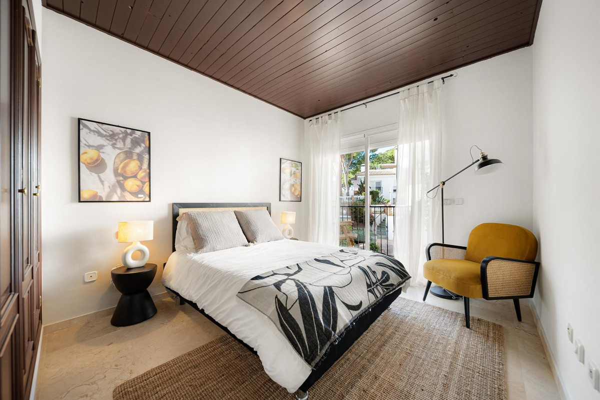 2 Bed Apartment for sale in Nueva Andalucía Costa Del Sol, Málaga, Spain