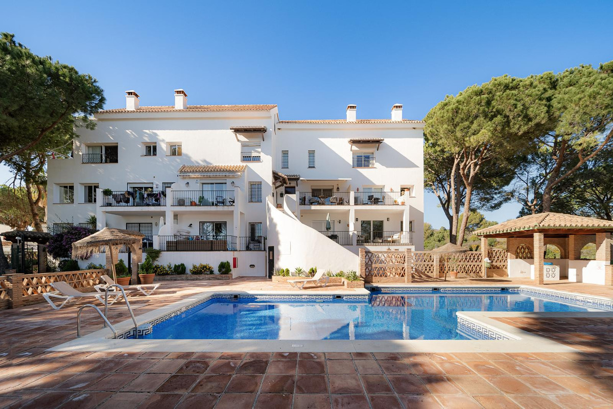 2 Bed Apartment for sale in Nueva Andalucía Costa Del Sol, Málaga, Spain