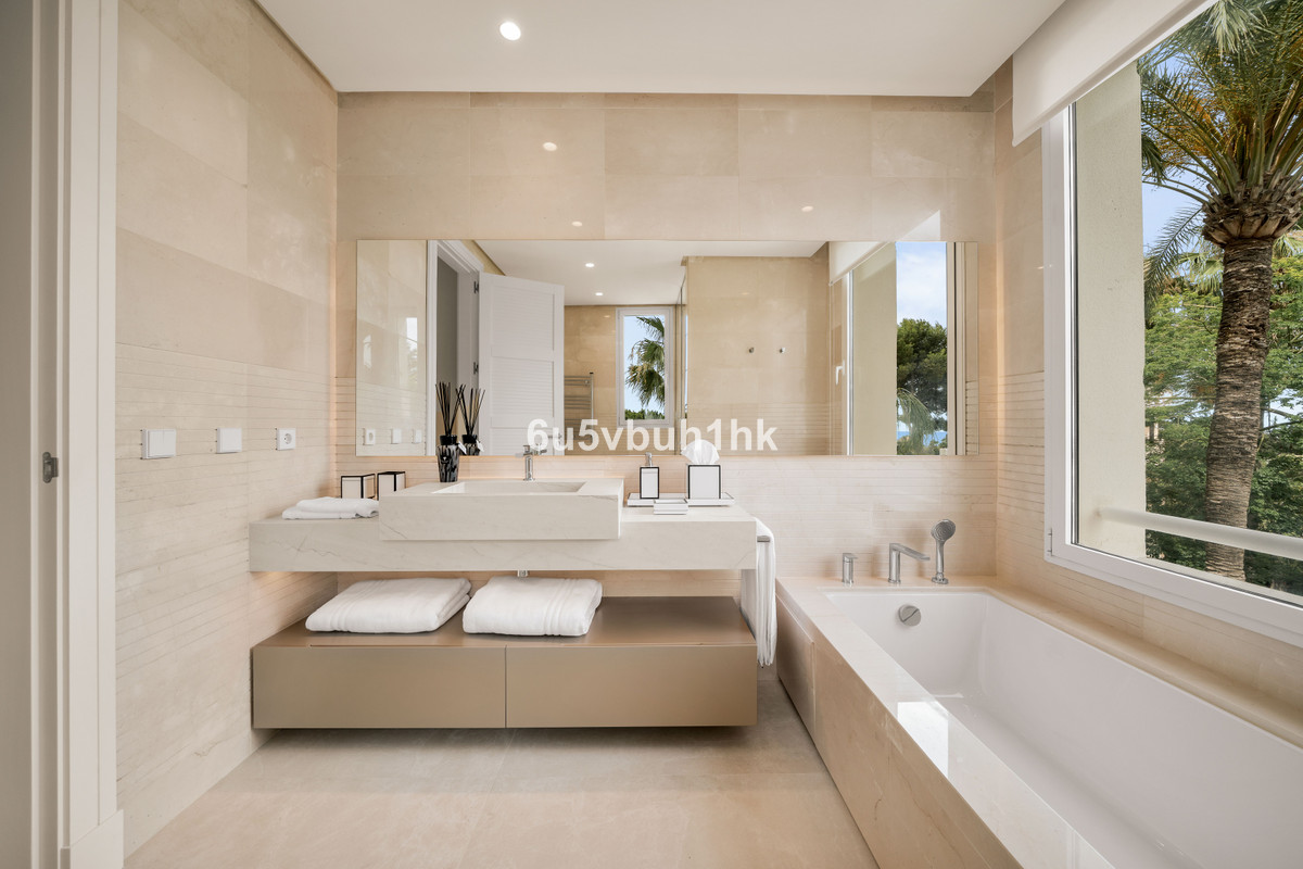 3 Bed Apartment for sale in Marbella Costa Del Sol, Málaga, Spain