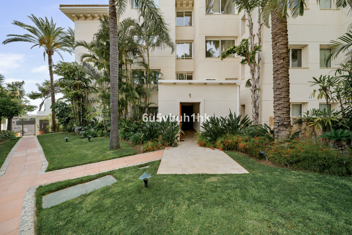 3 Bed Apartment for sale in Marbella Costa Del Sol, Málaga, Spain