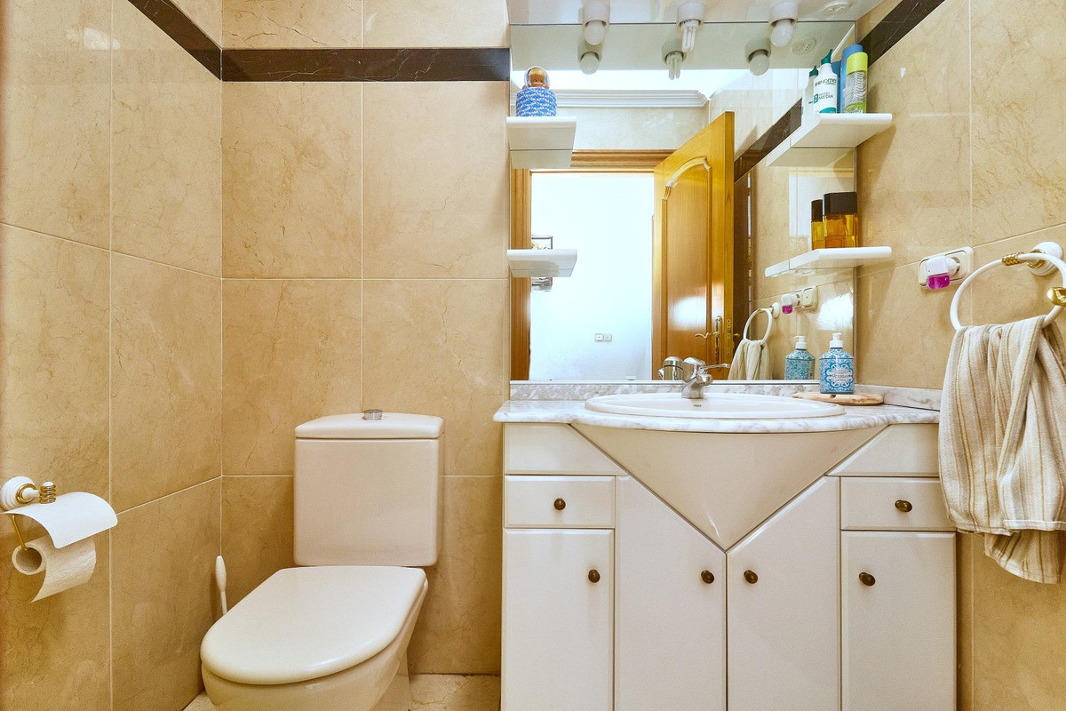 Se vende Villa - Chalet de 5 dormitorios en Costa Del Sol, Málaga, España