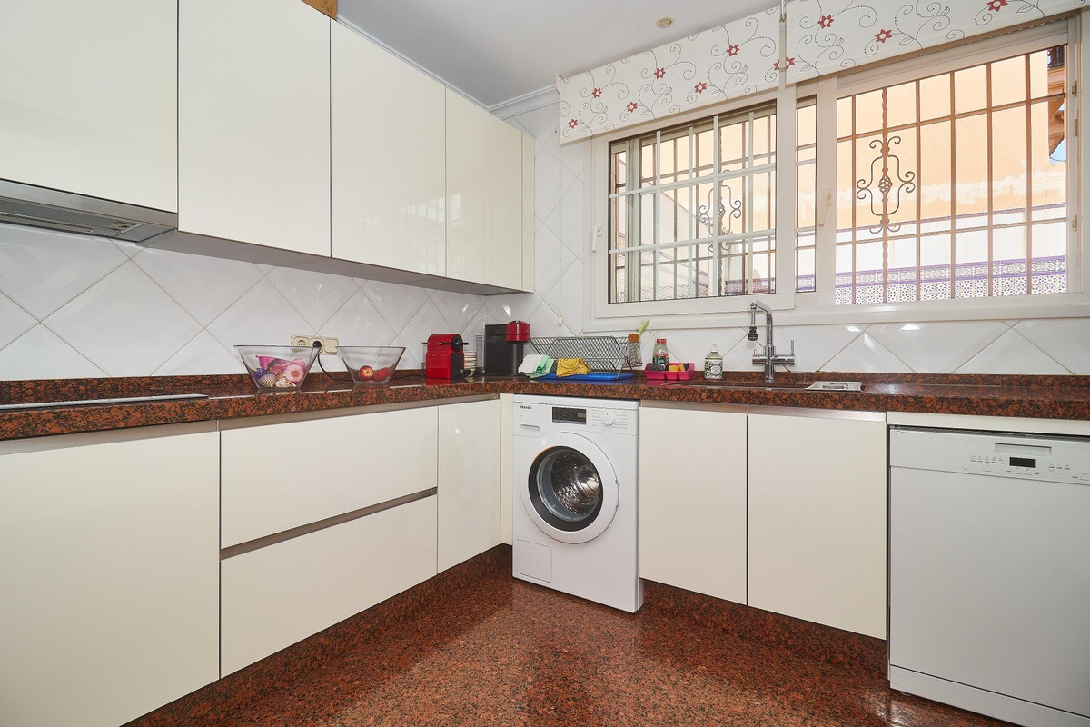 Se vende Villa - Chalet de 5 dormitorios en Costa Del Sol, Málaga, España