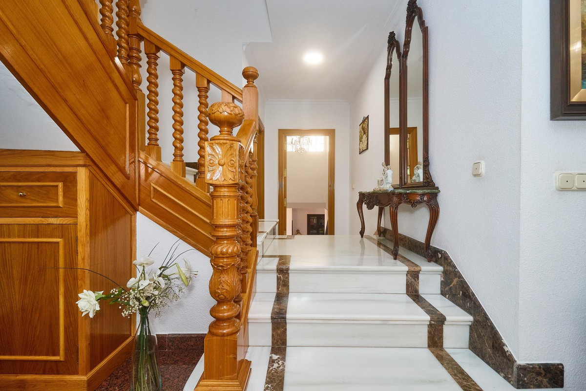 Se vende Villa - Chalet de 5 dormitorios en Costa Del Sol, Málaga, España