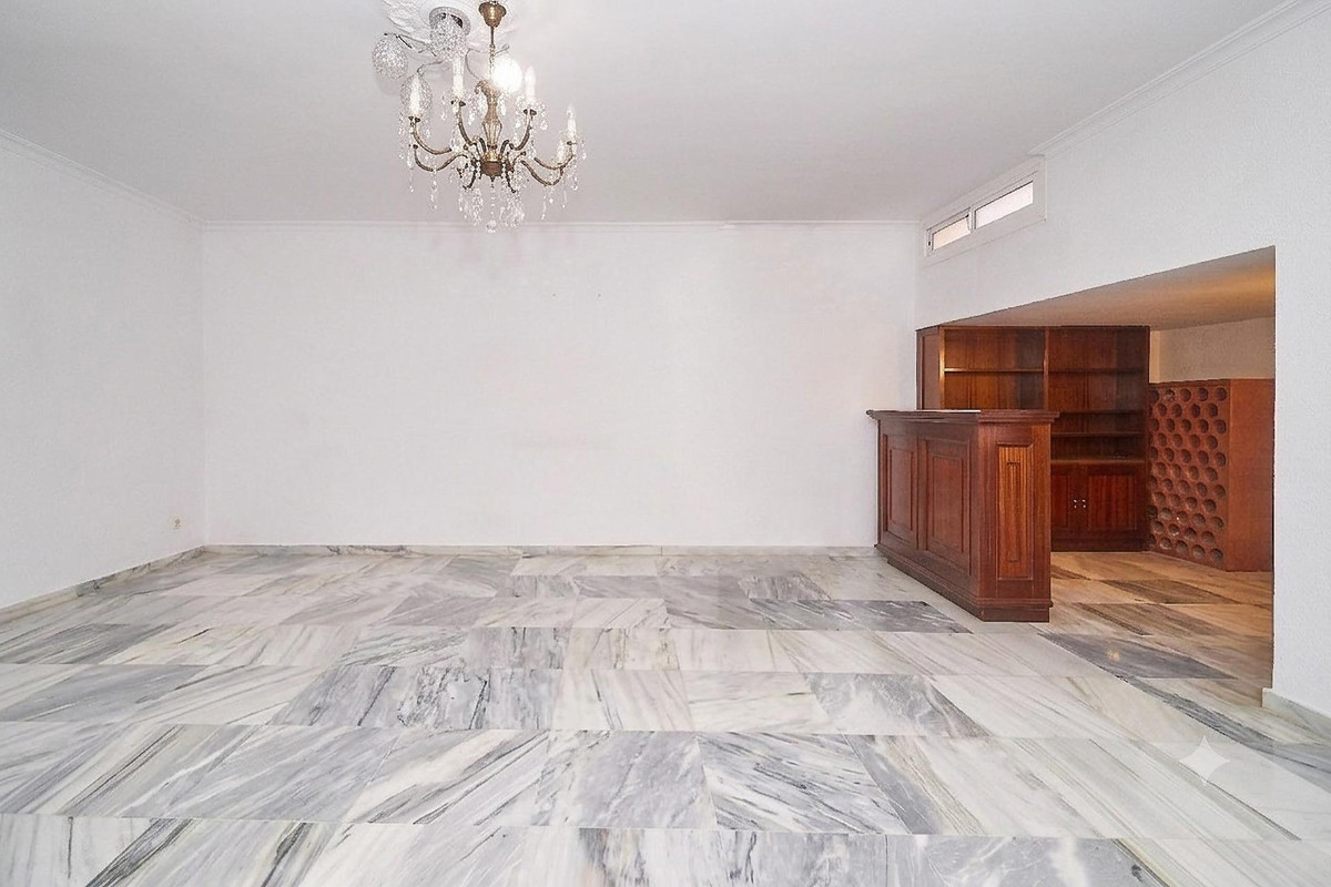 Se vende Villa - Chalet de 5 dormitorios en Costa Del Sol, Málaga, España