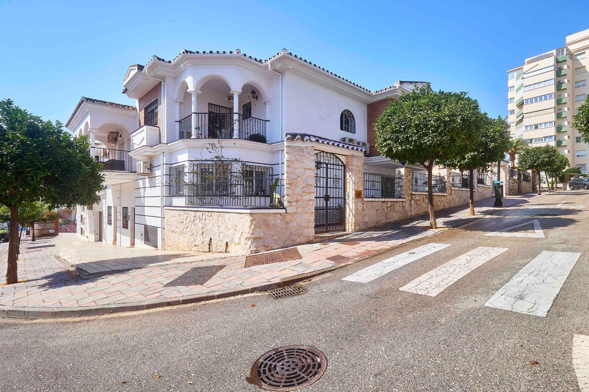 Se vende Villa - Chalet de 5 dormitorios en Costa Del Sol, Málaga, España
