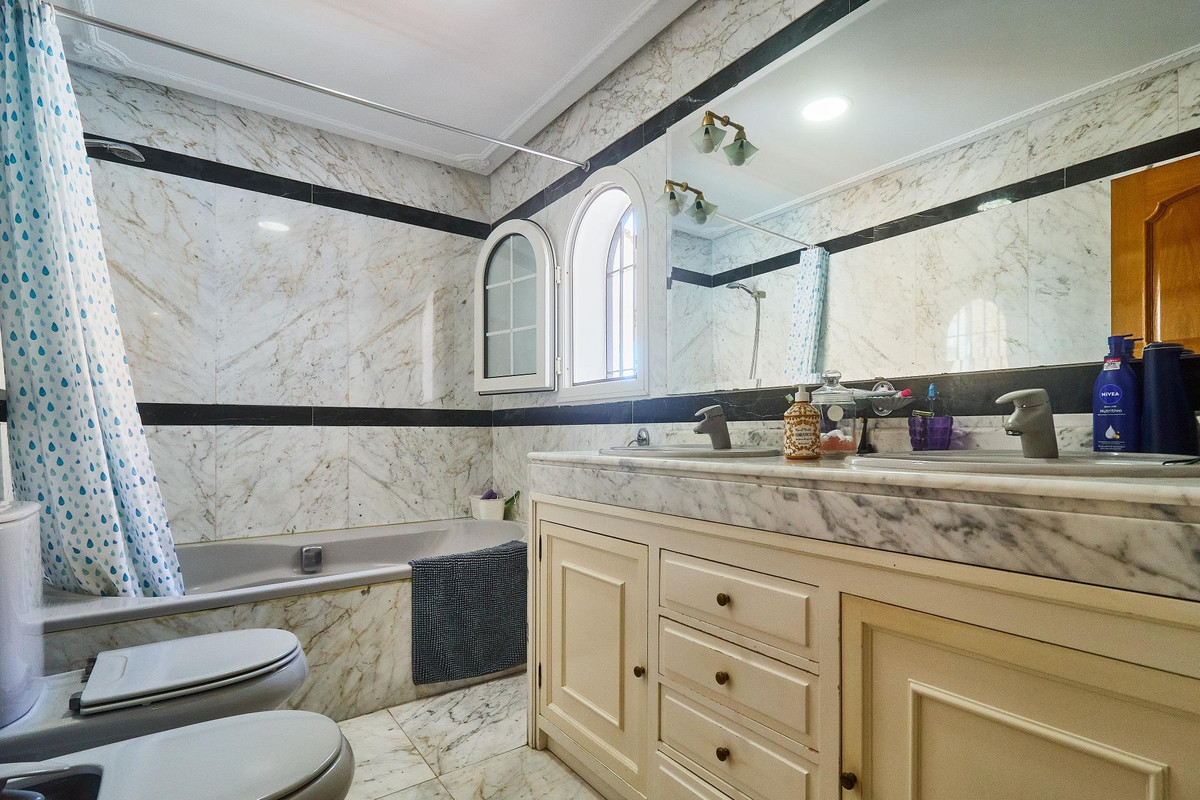 Se vende Villa - Chalet de 5 dormitorios en Costa Del Sol, Málaga, España
