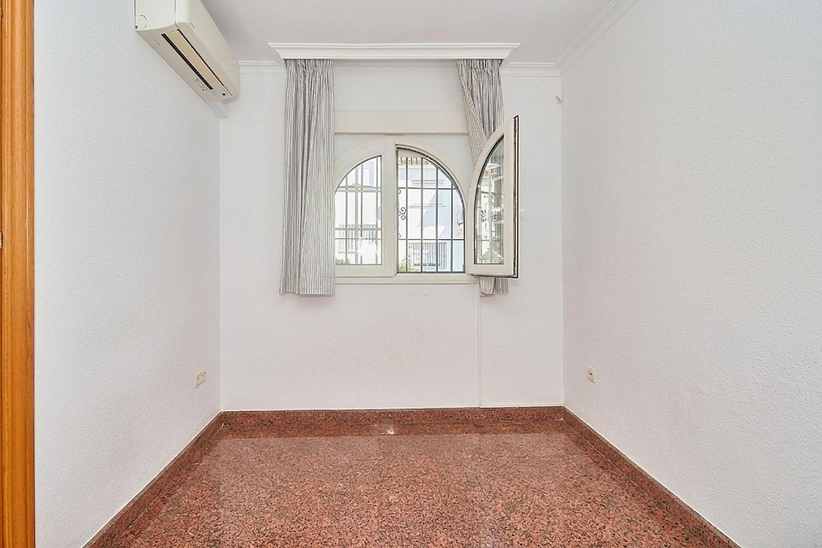 Se vende Villa - Chalet de 5 dormitorios en Costa Del Sol, Málaga, España