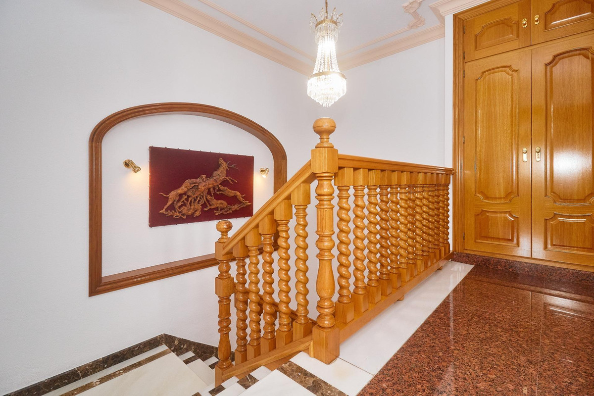 Se vende Villa - Chalet de 5 dormitorios en Costa Del Sol, Málaga, España