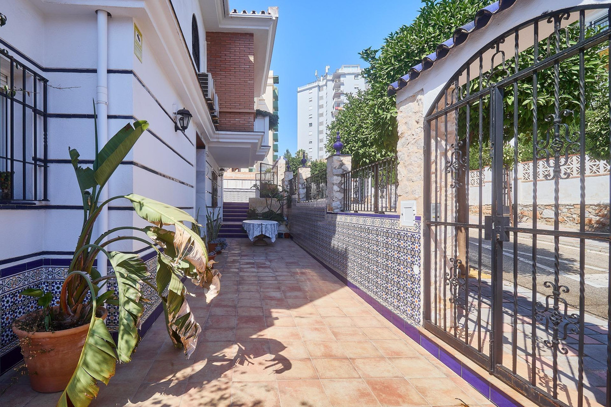 Se vende Villa - Chalet de 5 dormitorios en Costa Del Sol, Málaga, España