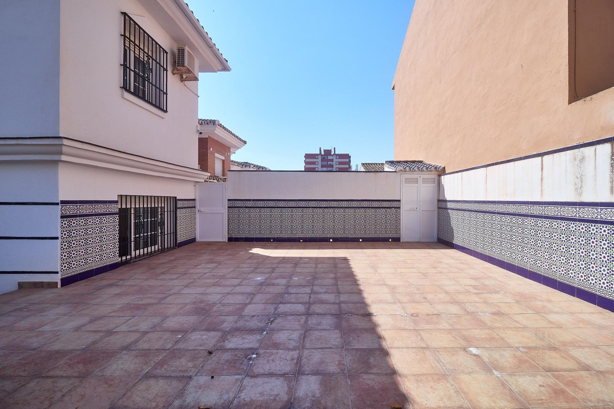 Se vende Villa - Chalet de 5 dormitorios en Costa Del Sol, Málaga, España