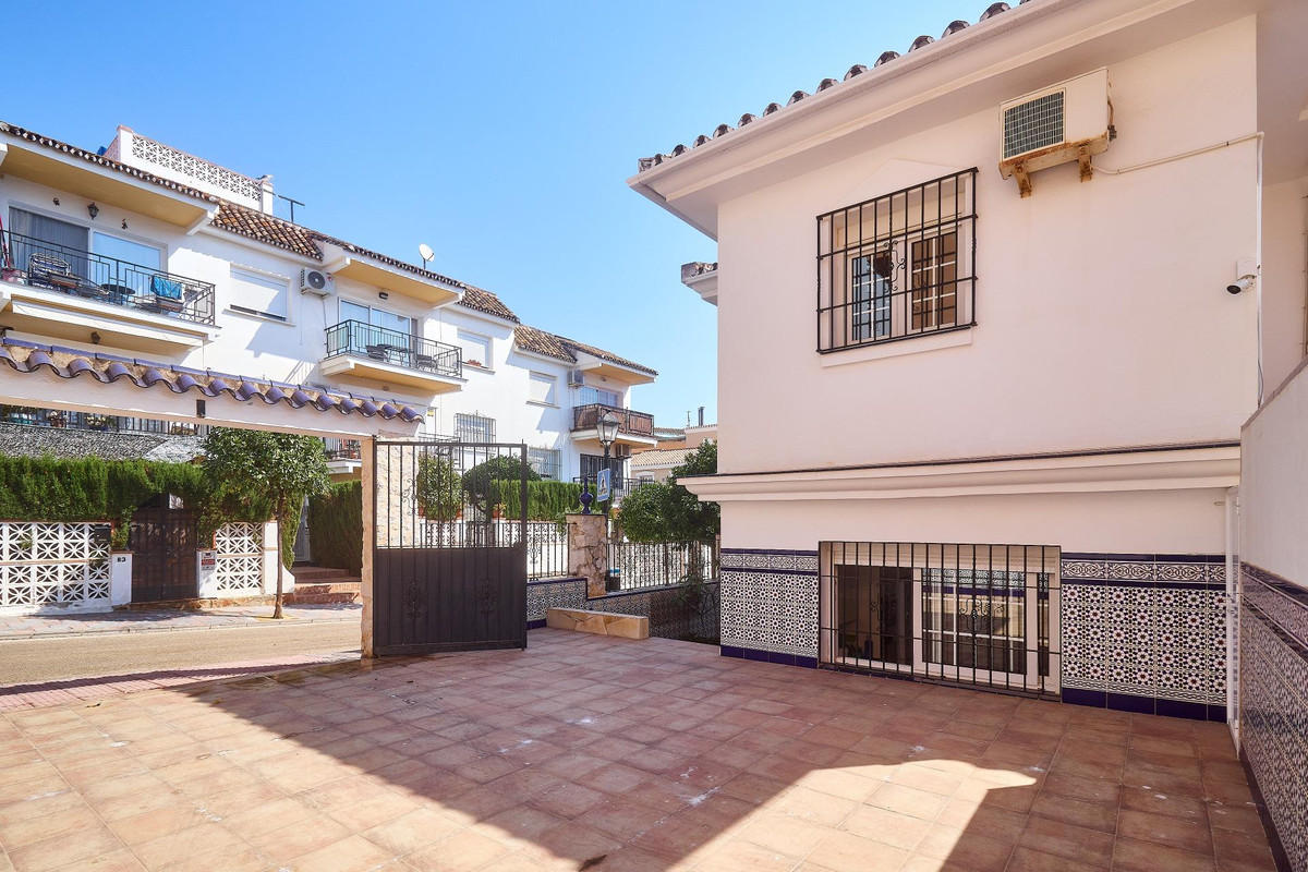 Se vende Villa - Chalet de 5 dormitorios en Costa Del Sol, Málaga, España