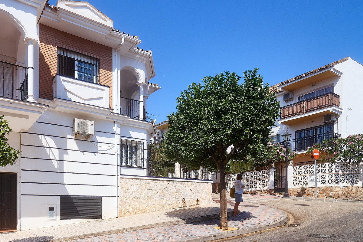 Se vende Villa - Chalet de 5 dormitorios en Costa Del Sol, Málaga, España