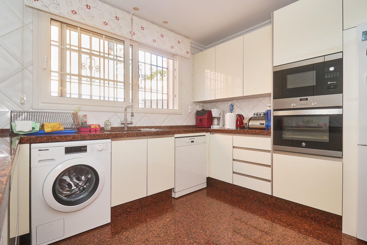 Se vende Villa - Chalet de 5 dormitorios en Costa Del Sol, Málaga, España