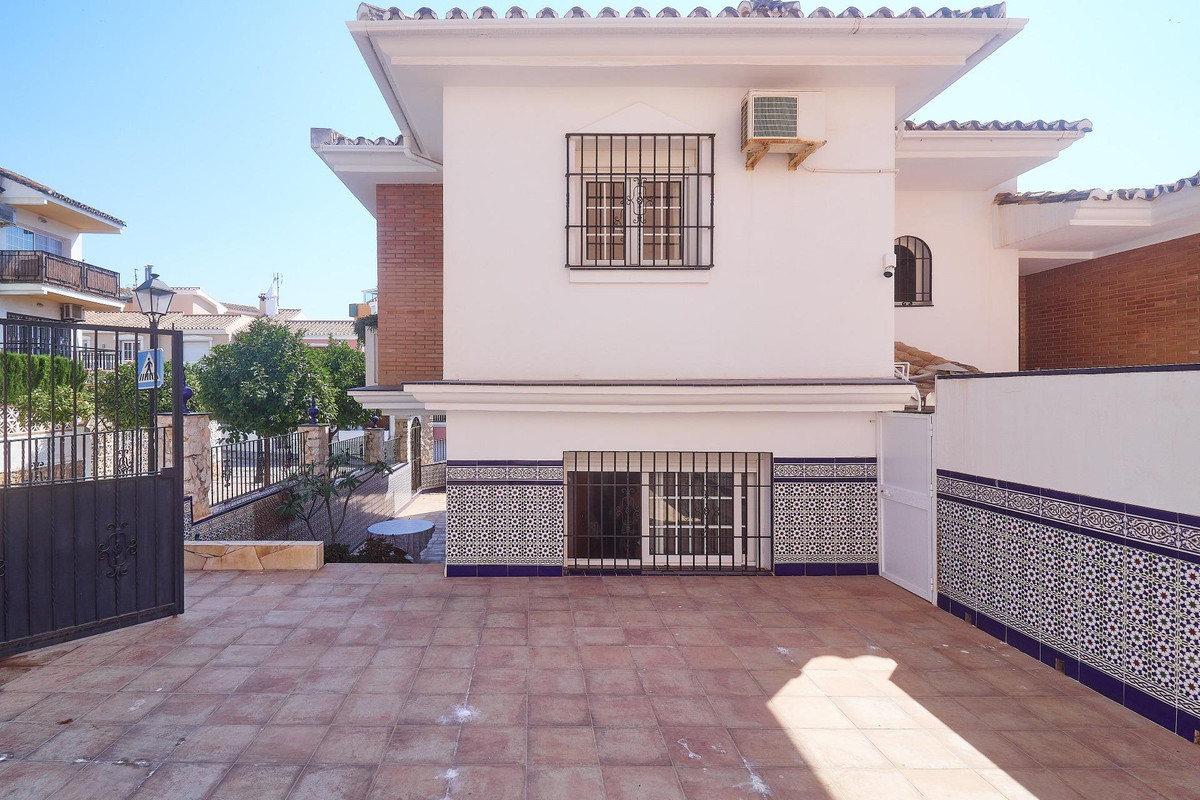 Se vende Villa - Chalet de 5 dormitorios en Costa Del Sol, Málaga, España