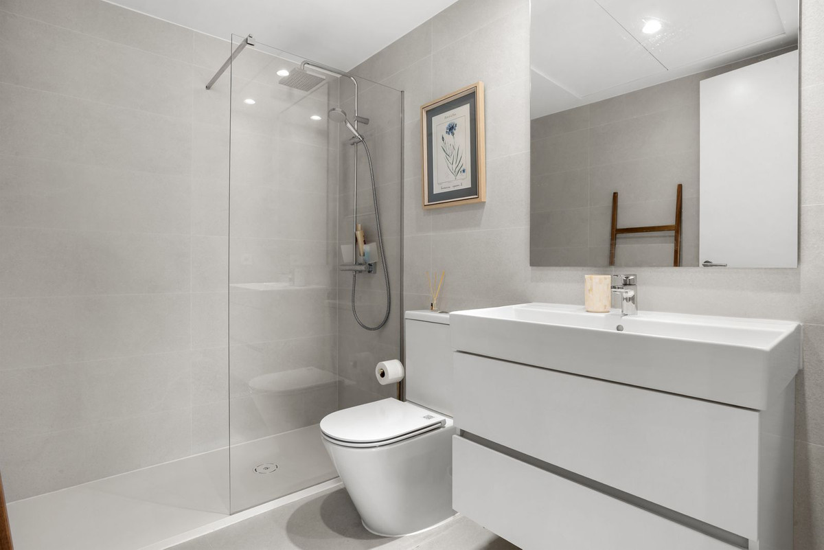 2 Bed Apartment for sale in Selwo Costa Del Sol, Málaga, Spain
