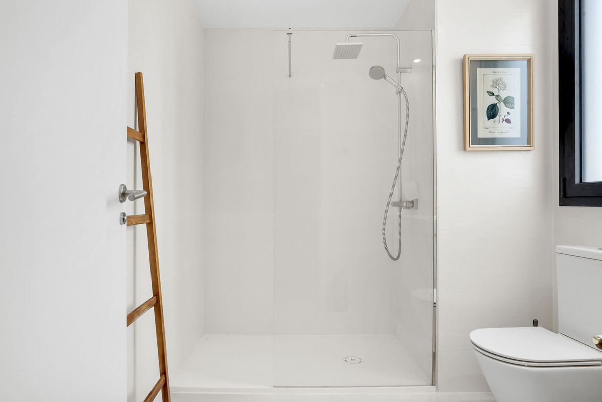 2 Bed Apartment for sale in Selwo Costa Del Sol, Málaga, Spain
