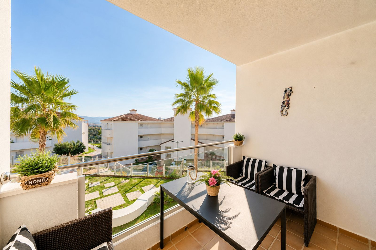 3 Bed Apartment for sale in La Duquesa Costa Del Sol, Málaga, Spain