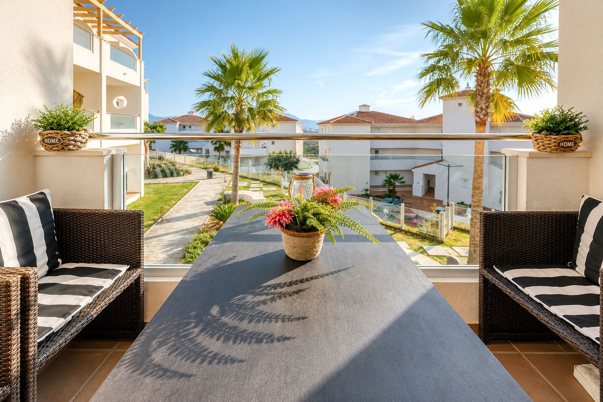 3 Bed Apartment for sale in La Duquesa Costa Del Sol, Málaga, Spain
