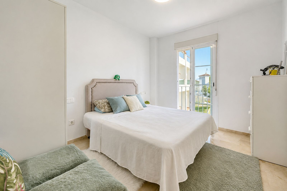 3 Bed Apartment for sale in La Duquesa Costa Del Sol, Málaga, Spain
