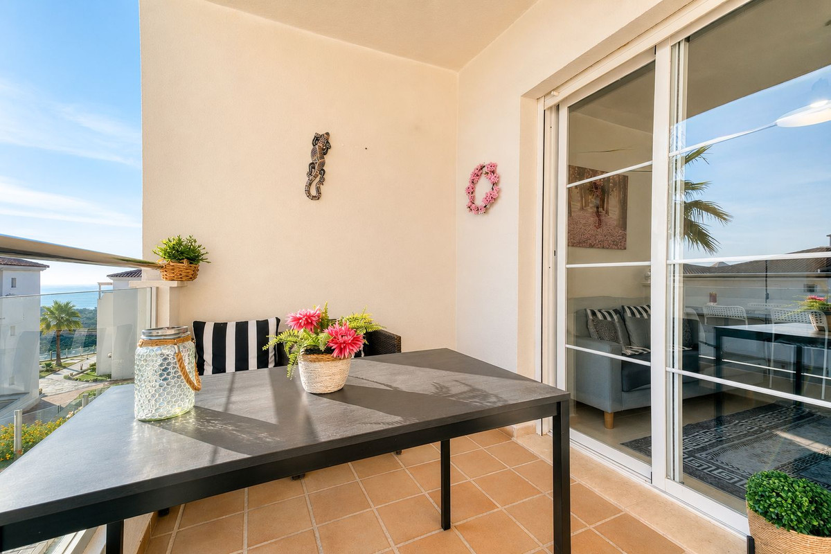 3 Bed Apartment for sale in La Duquesa Costa Del Sol, Málaga, Spain