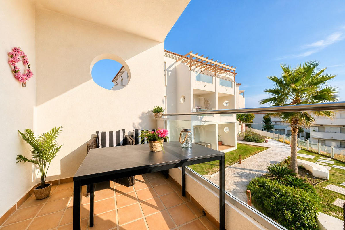 3 Bed Apartment for sale in La Duquesa Costa Del Sol, Málaga, Spain