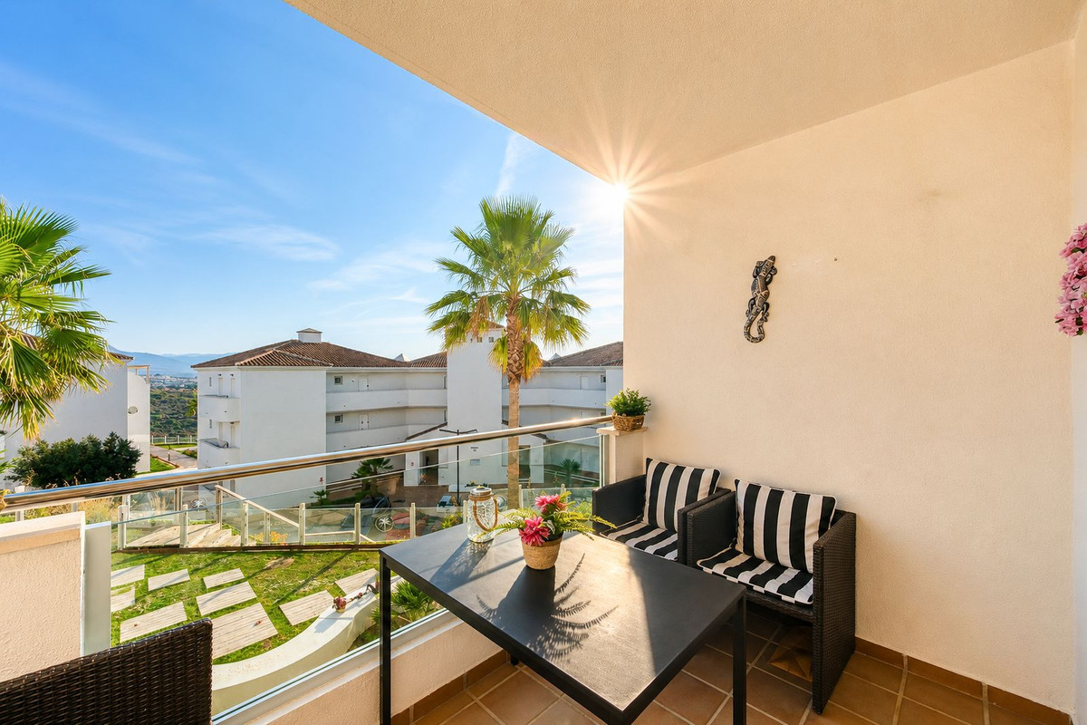 3 Bed Apartment for sale in La Duquesa Costa Del Sol, Málaga, Spain