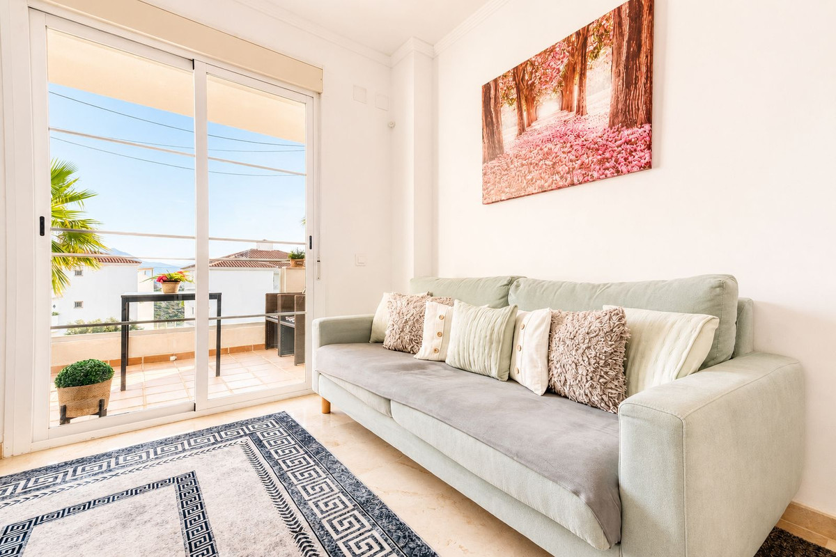 3 Bed Apartment for sale in La Duquesa Costa Del Sol, Málaga, Spain