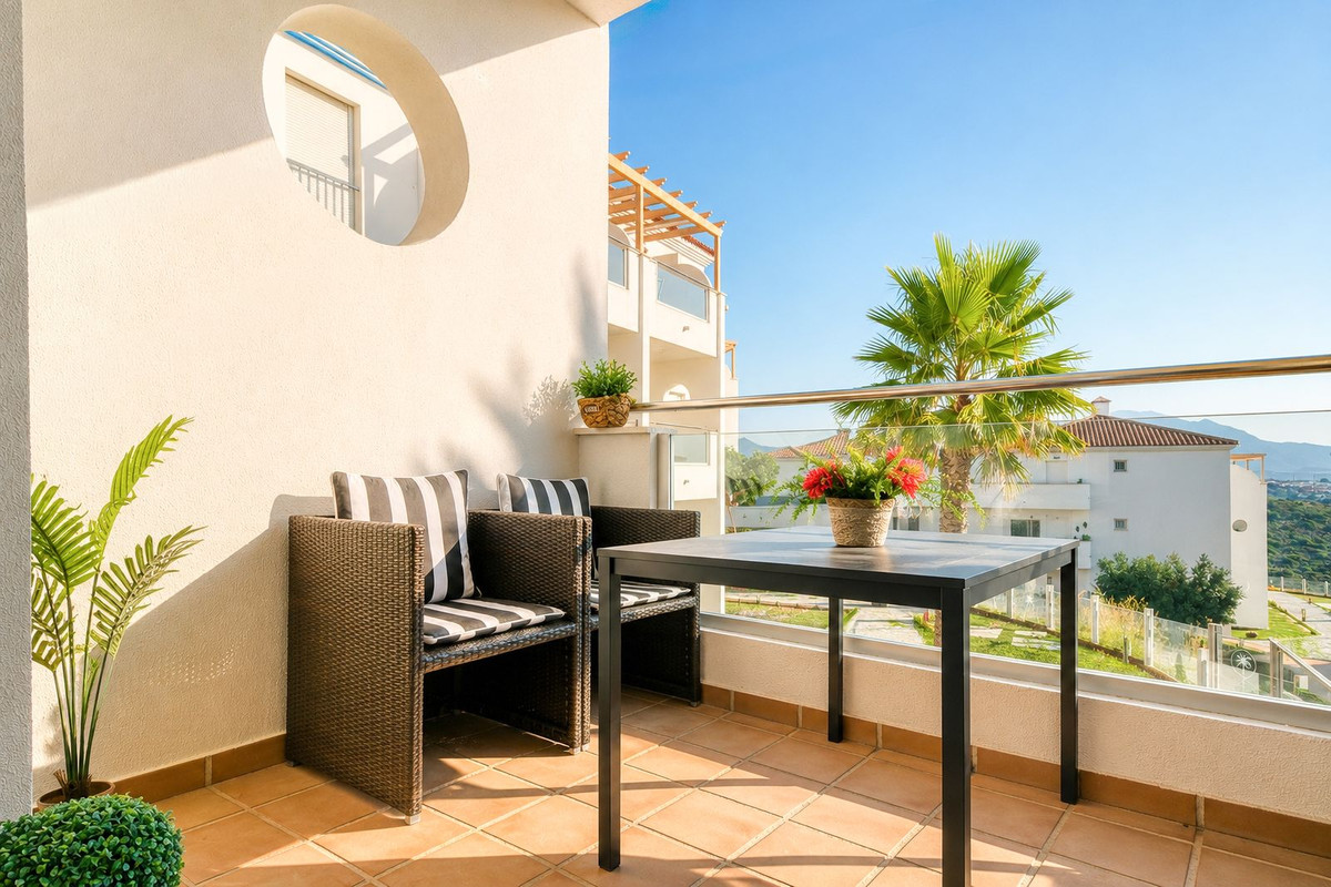 3 Bed Apartment for sale in La Duquesa Costa Del Sol, Málaga, Spain