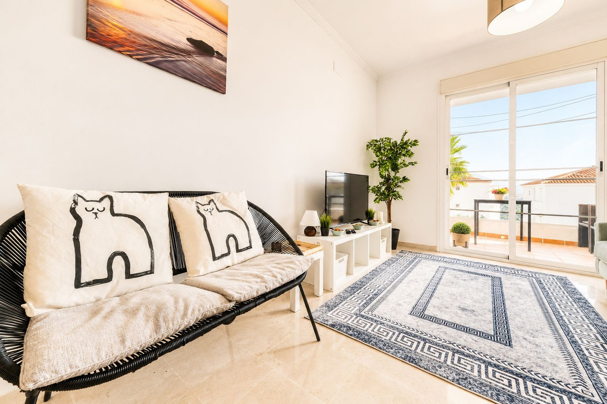 3 Bed Apartment for sale in La Duquesa Costa Del Sol, Málaga, Spain