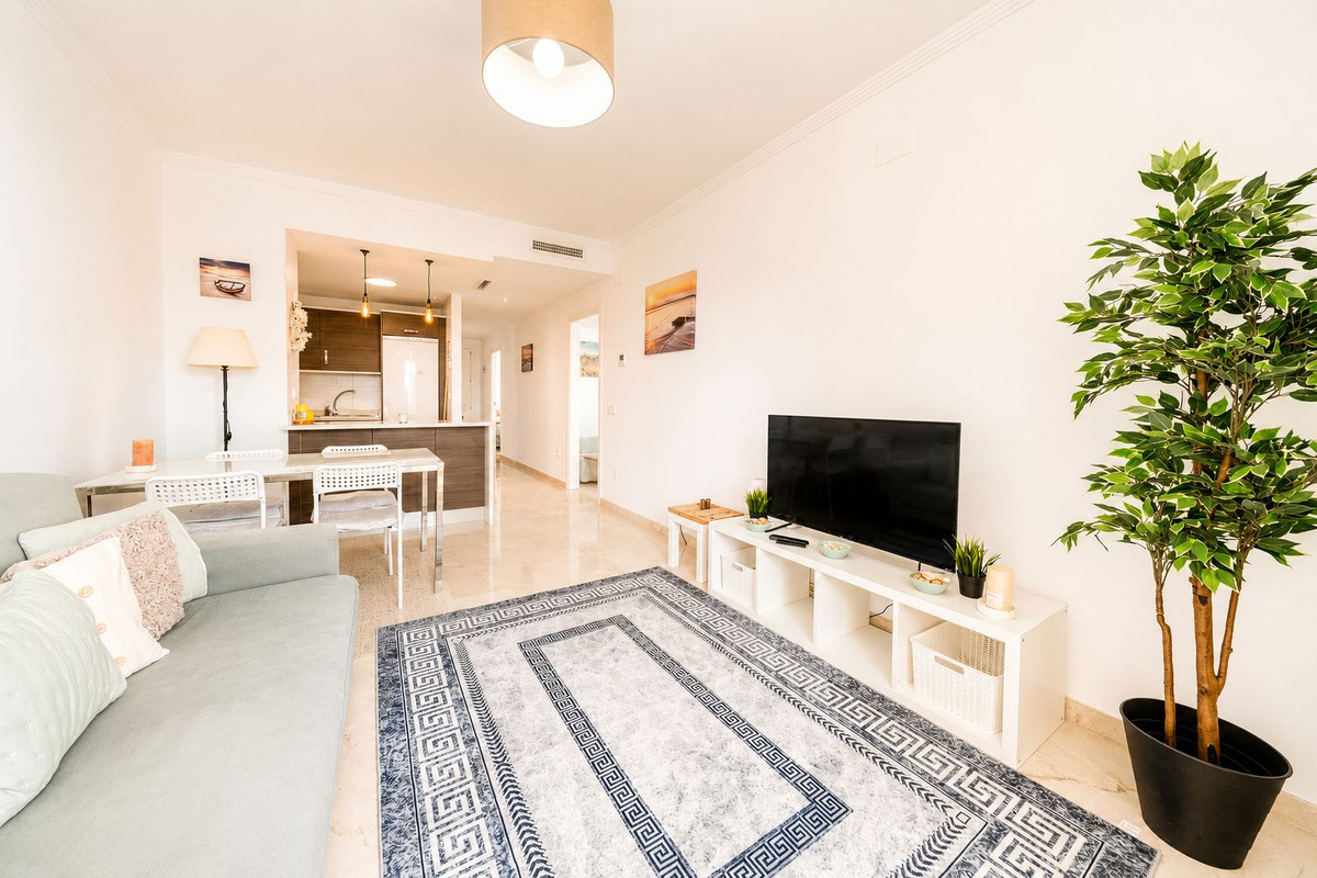 3 Bed Apartment for sale in La Duquesa Costa Del Sol, Málaga, Spain