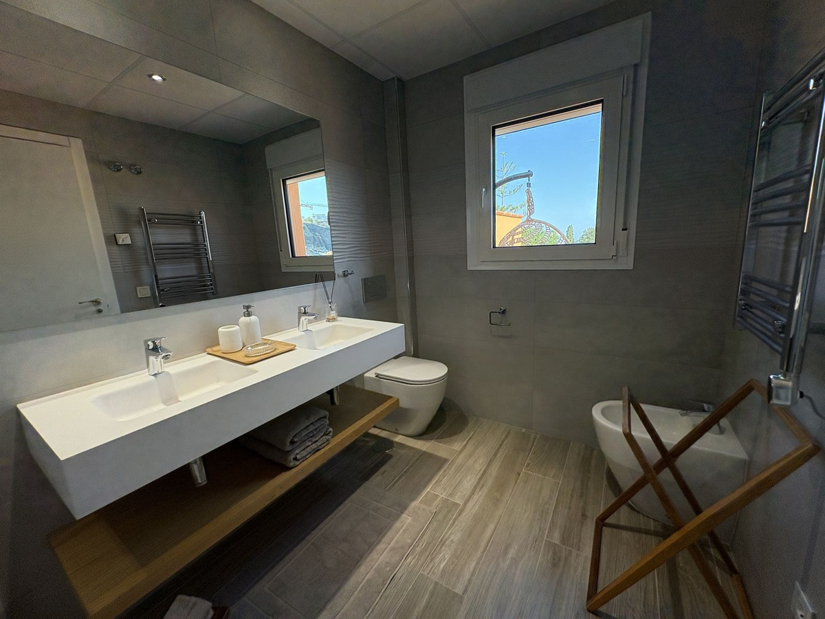 4 Bed Townhouse for sale in Atalaya Costa Del Sol, Málaga, Spain