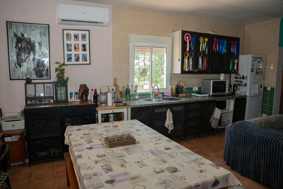 Se vende Finca - Cortijo de 2 dormitorios en Costa Del Sol, Málaga, España