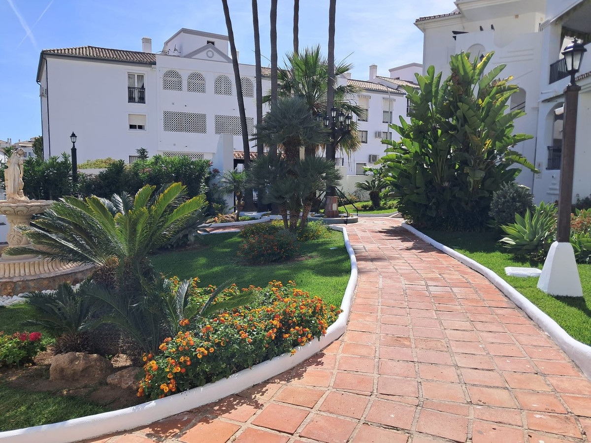2 Bed Apartment for sale in Benalmadena Costa Costa Del Sol, Málaga, Spain