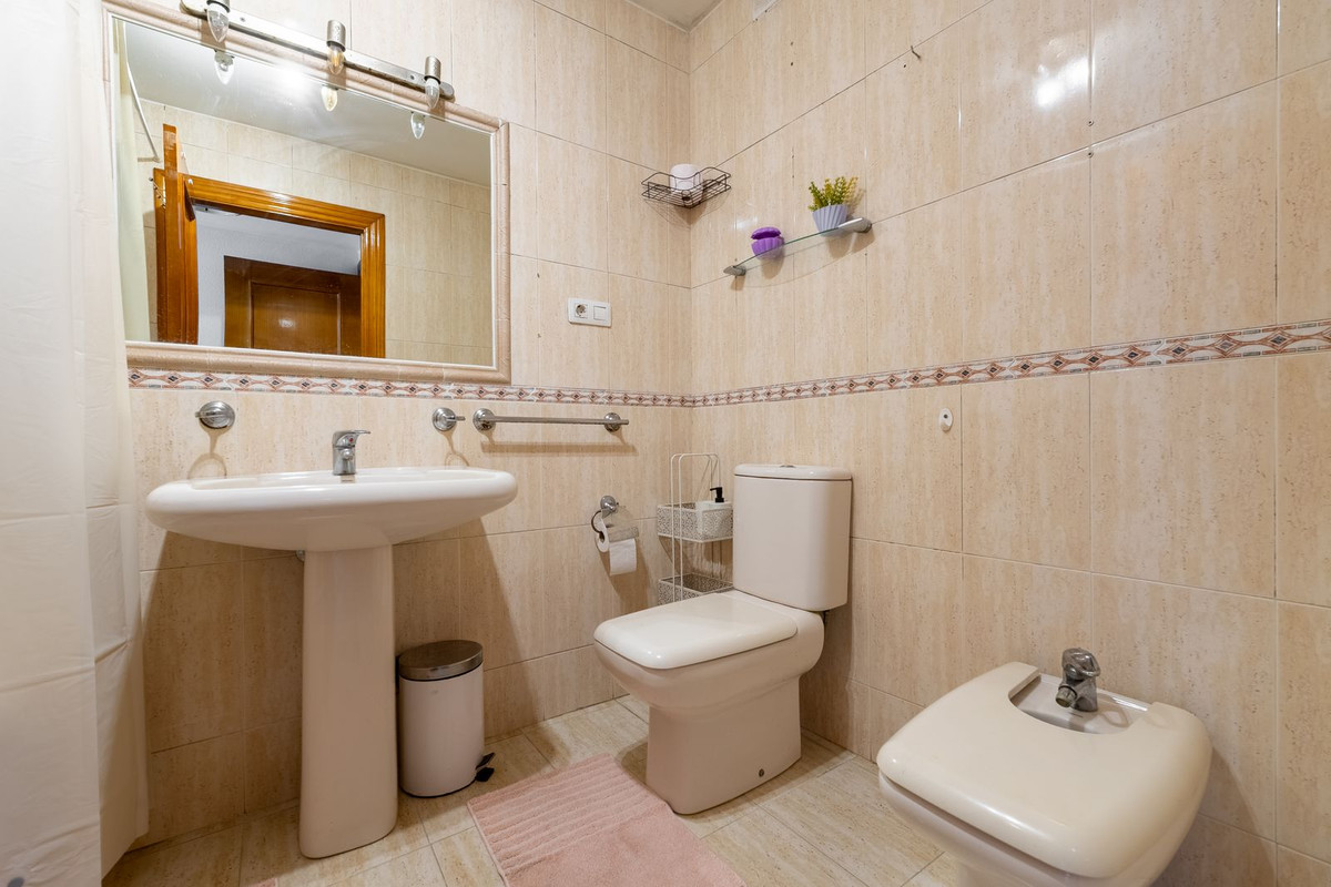2 Bed Apartment for sale in Fuengirola Costa Del Sol, Málaga, Spain