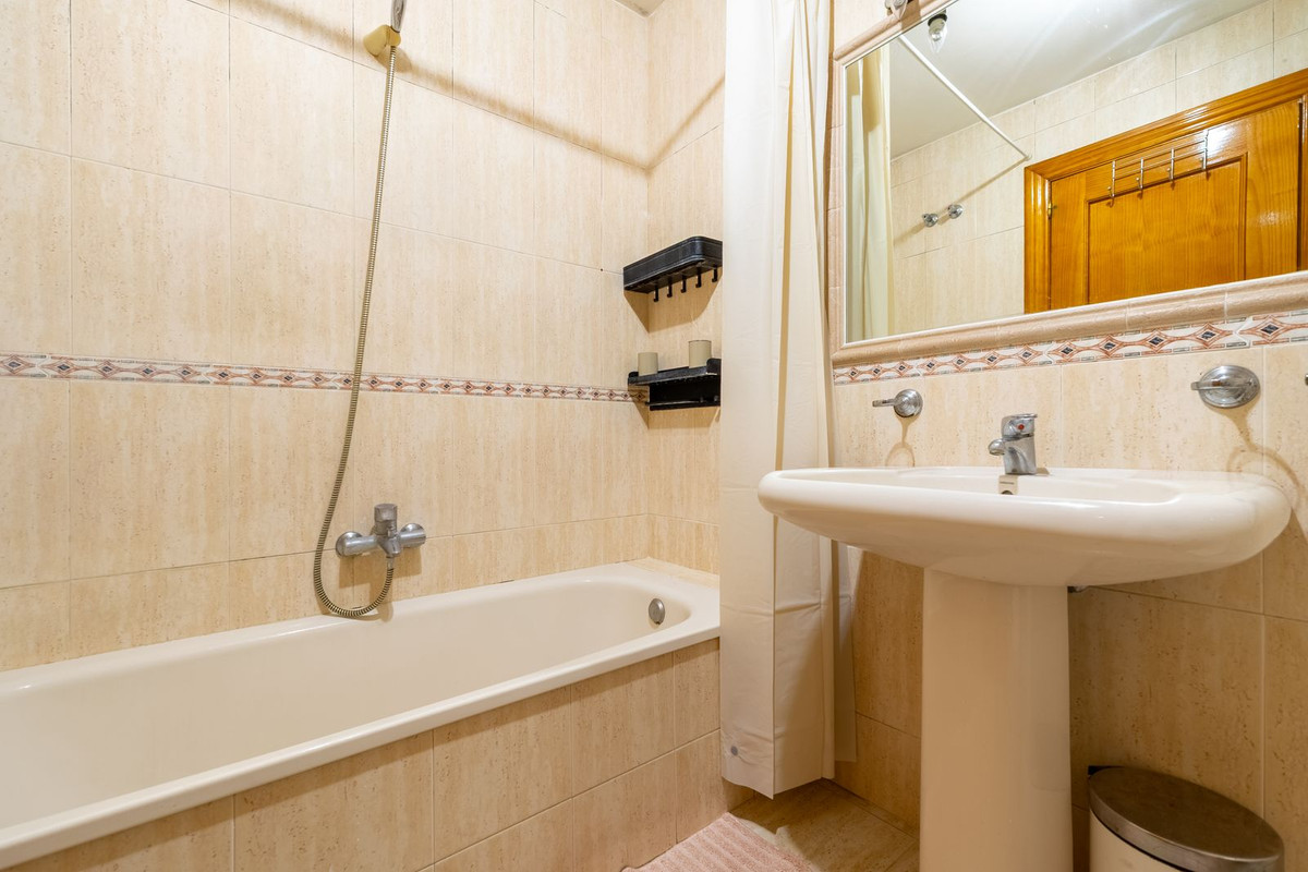 2 Bed Apartment for sale in Fuengirola Costa Del Sol, Málaga, Spain