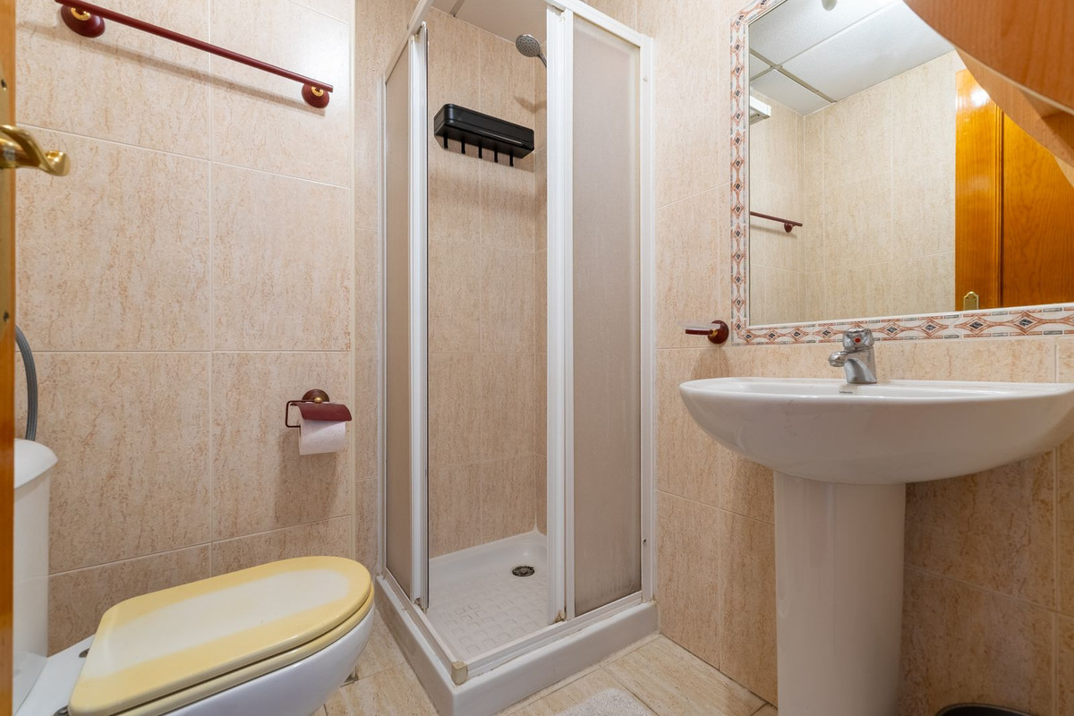 2 Bed Apartment for sale in Fuengirola Costa Del Sol, Málaga, Spain