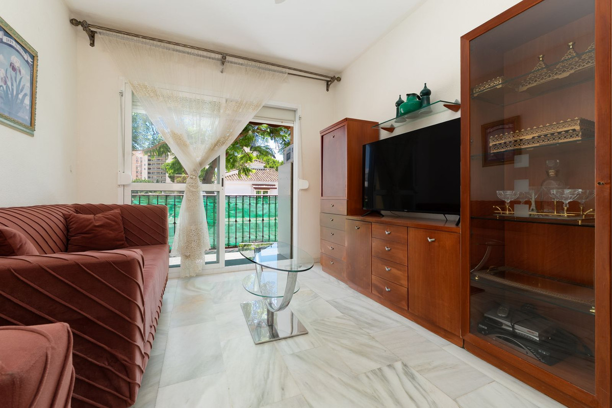 2 Bed Apartment for sale in Fuengirola Costa Del Sol, Málaga, Spain