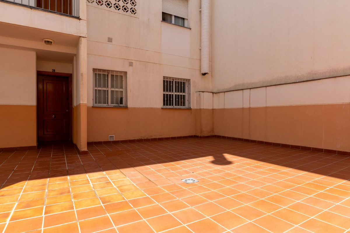2 Bed Apartment for sale in Fuengirola Costa Del Sol, Málaga, Spain